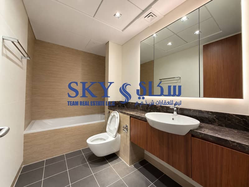 5 Modern Neutral-Toned Bathroom Interior. png
