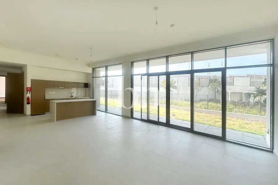 Single Row | 4 Cheques | Best Priced Villa