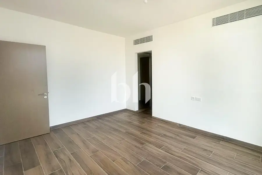 Single Row | 4 Cheques | Best Priced Villa