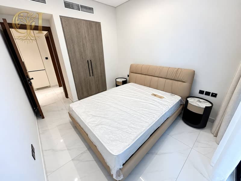 4 Modern Minimalist Bedroom with Wrapped Mattress. png