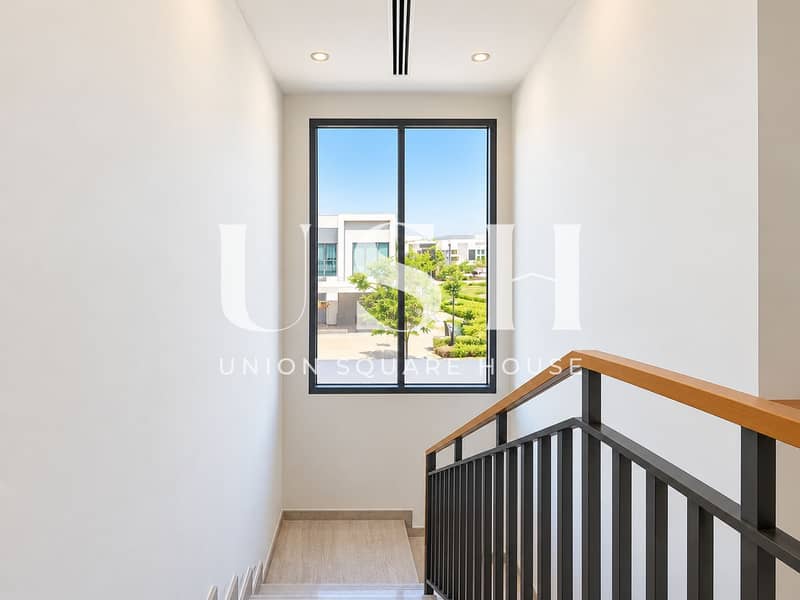 7 Minimalist Stairwell with Villa View. png