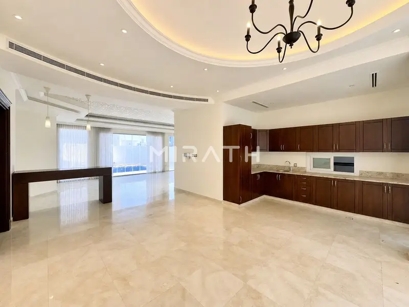 RESORT STYLE HUGE VILLA WITH PRIVATE POOL