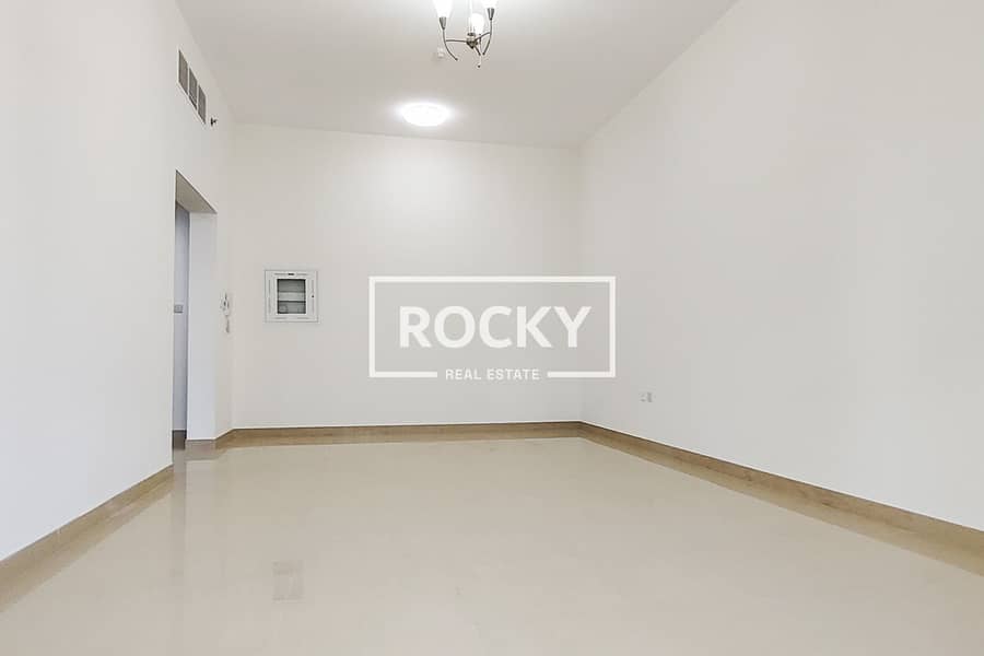 6 Rocky Real Estate - Burjuman - Al Baqali - Apartment (3 of 10). jpg