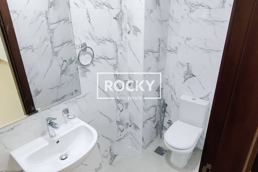 9 Rocky Real Estate - Burjuman - Al Baqali - Apartment (4 of 10). jpg