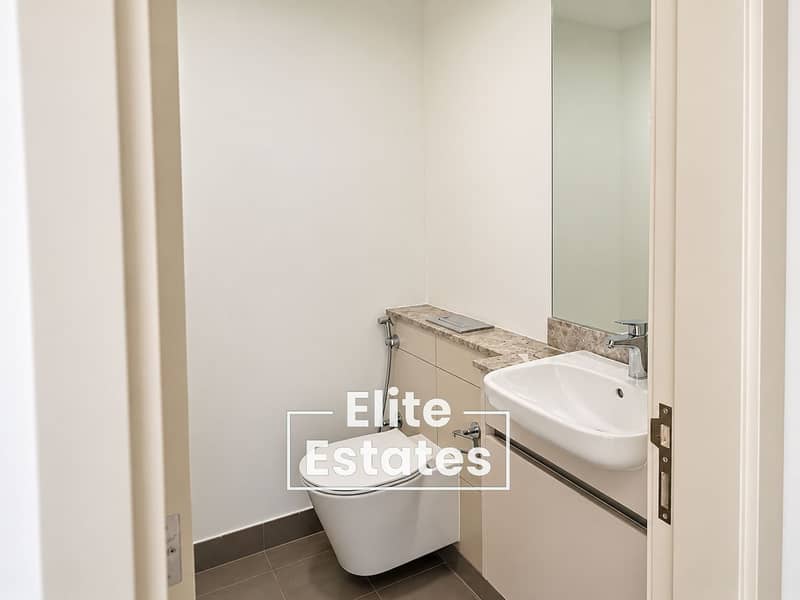 10 Modern Minimalist Bathroom Interior. png