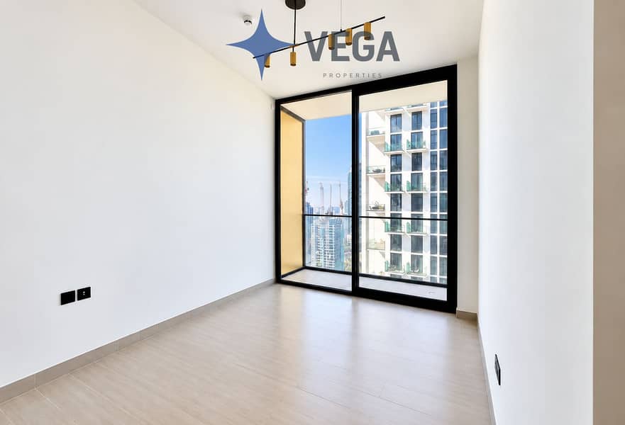 6 Bright Minimalist Apartment with City View. png