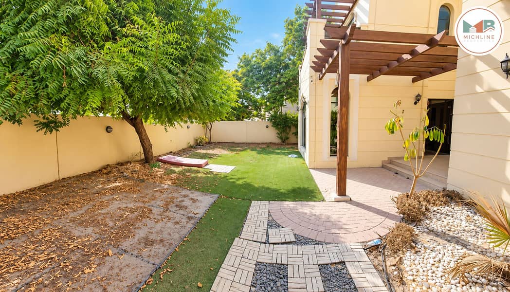 2 Sunny Villa Courtyard with Pergola and Garden. png