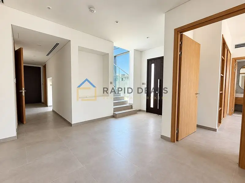 5BR+M Spacious Villa | Opposite Park | Brand New