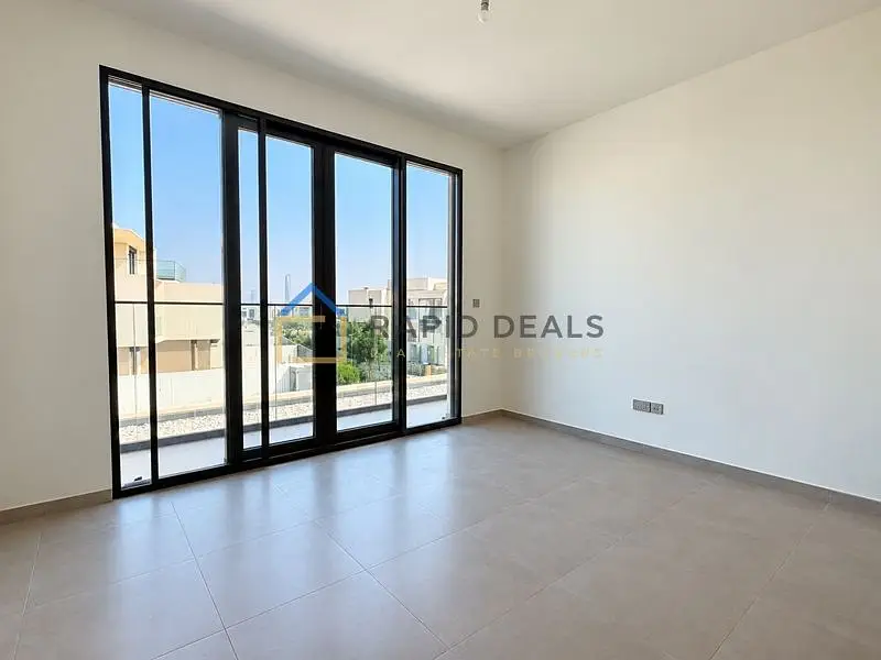5BR+M Spacious Villa | Opposite Park | Brand New