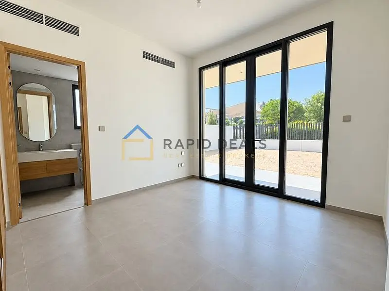 5BR+M Spacious Villa | Opposite Park | Brand New