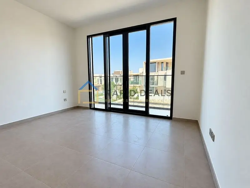 5BR+M Spacious Villa | Opposite Park | Brand New