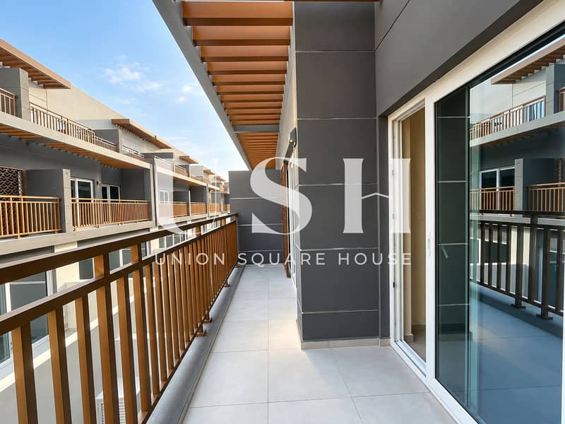 4 Modern Balcony Corridor Perspective. png