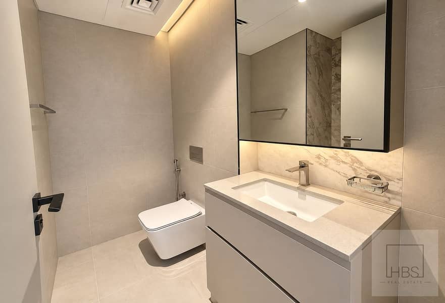 4 Modern Minimalist Bathroom Interior. png