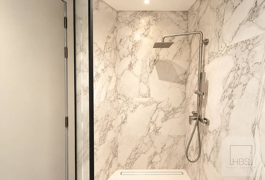 5 Luxurious Marble Walk-In Shower. png