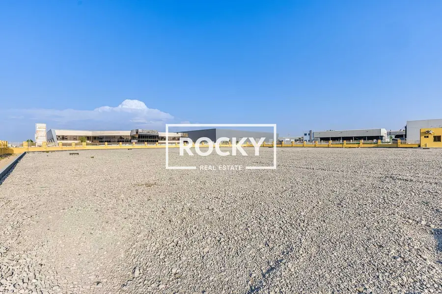 Exclusive | Heavy Equipment Storage | Open Yard