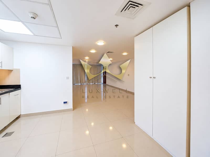 5 Modern Empty Apartment Interior. png