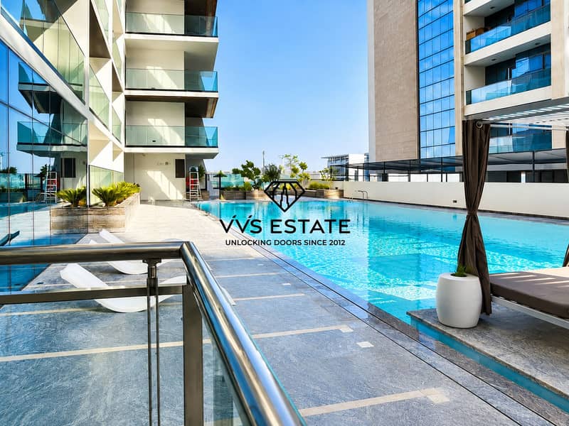 11 Luxurious Rooftop Pool Retreat. png