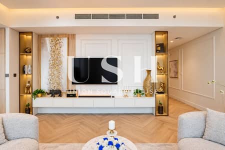 米娜拉希德港区, 迪拜 3 卧室单位待租 - Warm Luxury Living Room Media Wall. png 米娜拉希德港区, 迪拜 3 卧室单位待租 - Warm Luxury Living Room Media Wall. png