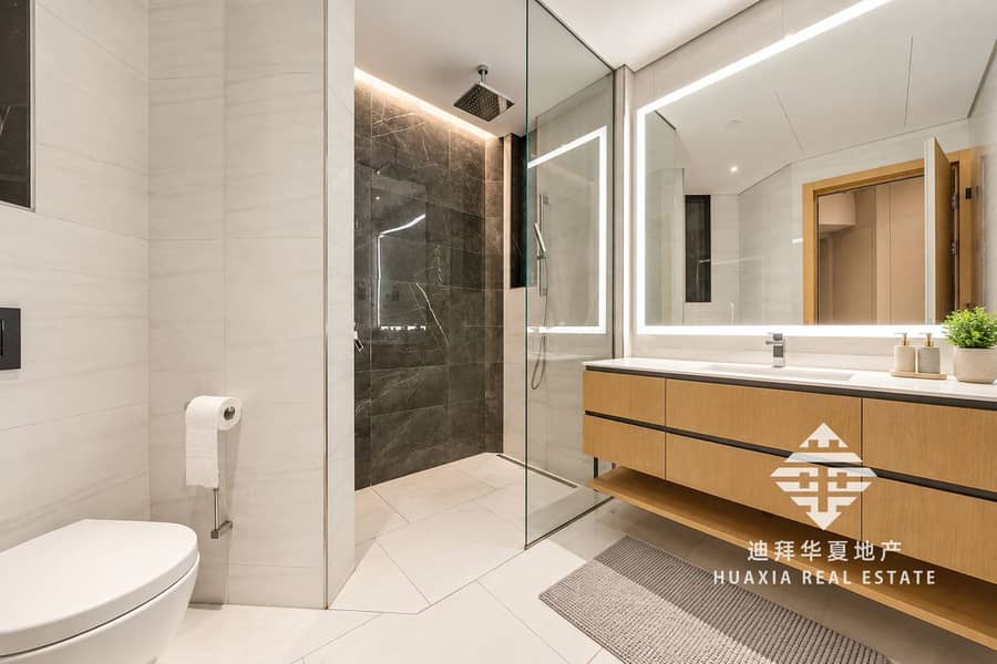 5 Modern Luxury Bathroom Retreat. png