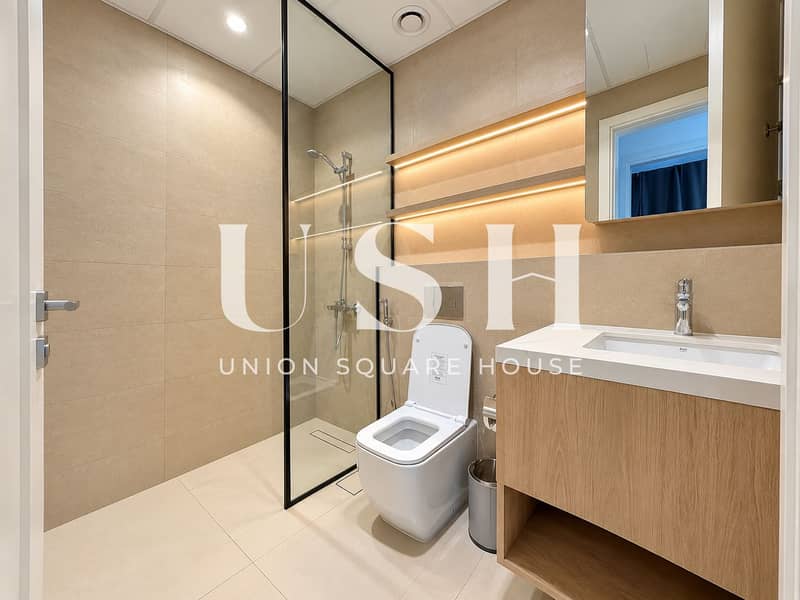 11 Warm Modern Beige Bathroom Interior. png