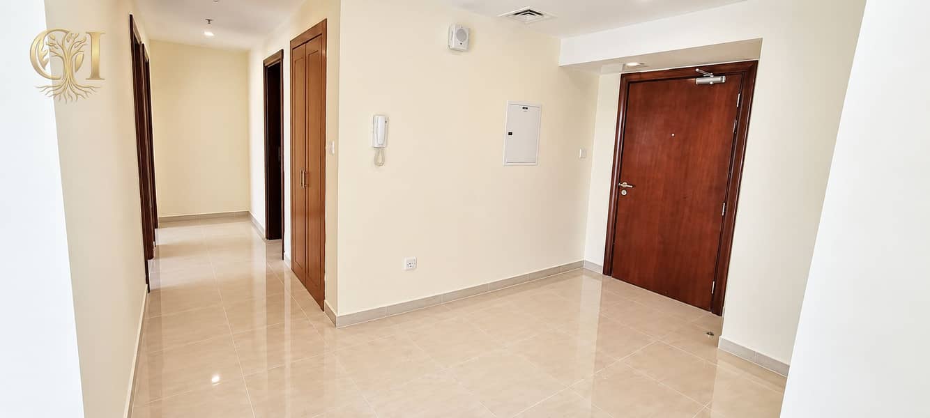 8 Modern Beige Apartment Entryway. png