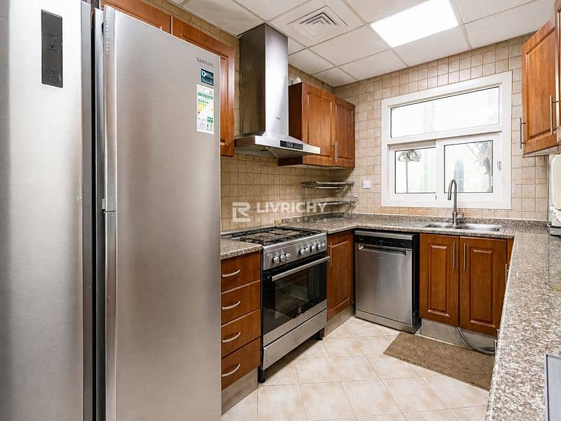 10 Kitchen Photo 02. png