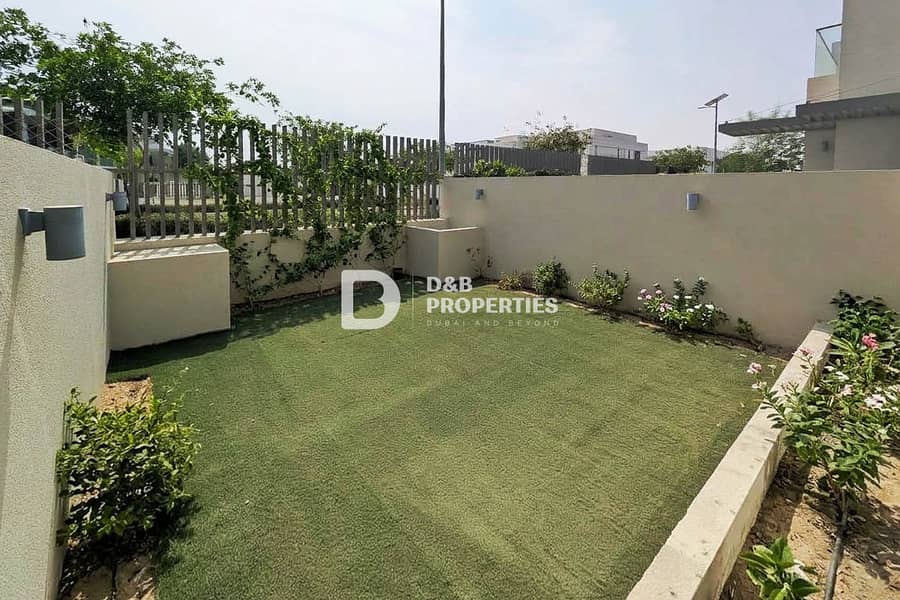VACANT NOW | MAIDS ROOM | 3BED TH | MUST SEE VACANT NOW | MAIDS ROOM | 3BED TH | MUST SEE