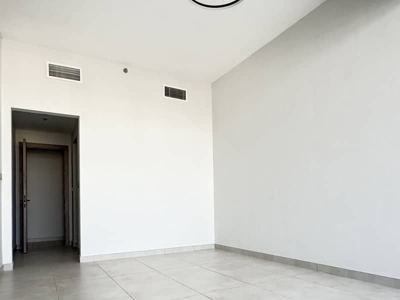17 ac829cf8-a447-4db8-a9c7-9aaa95e3e6d7. jpg