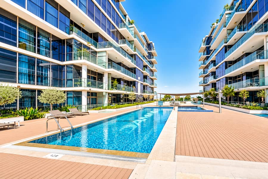 3 Modern Luxury Pool Courtyard. png