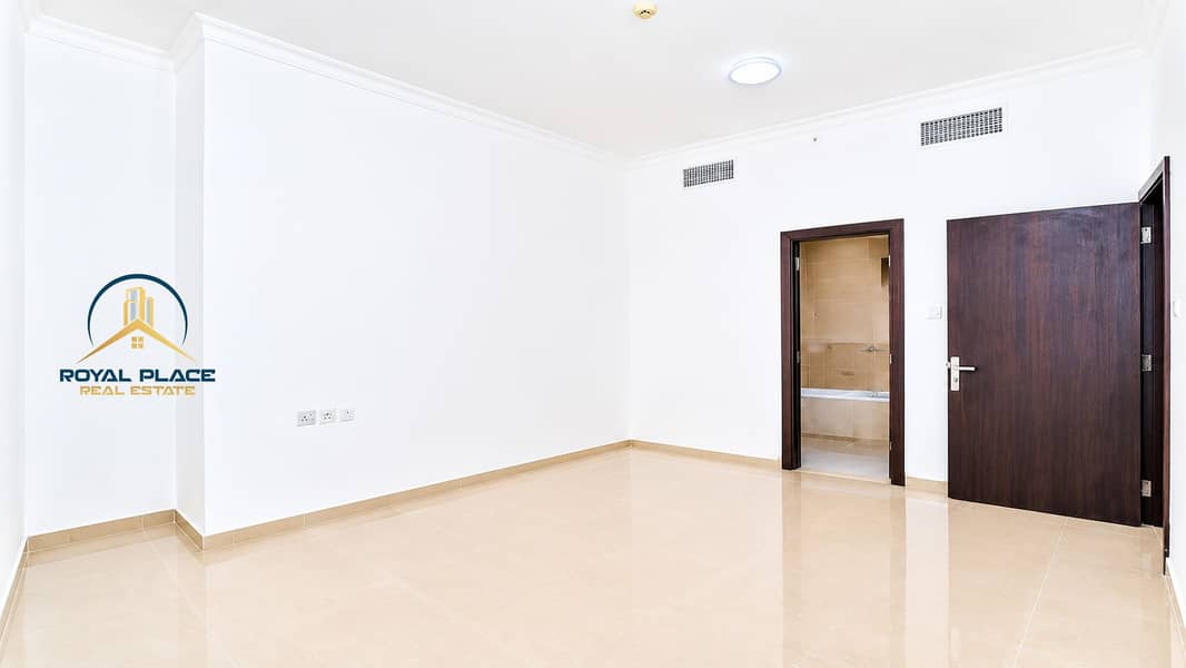 9 Bright Modern Empty Room. png