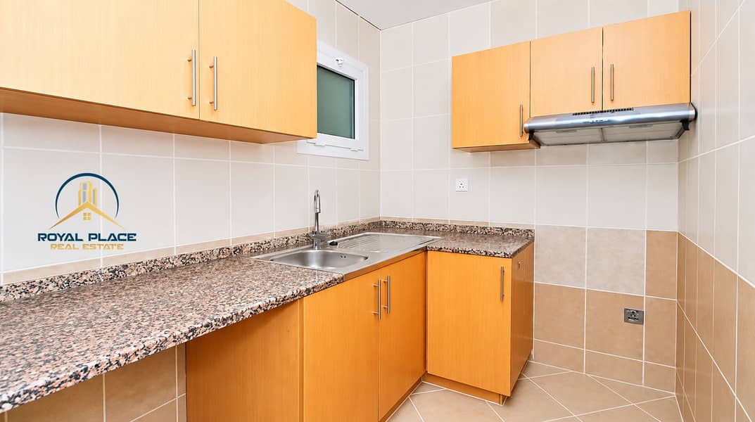 10 Bright Modern L-Shaped Kitchen. png