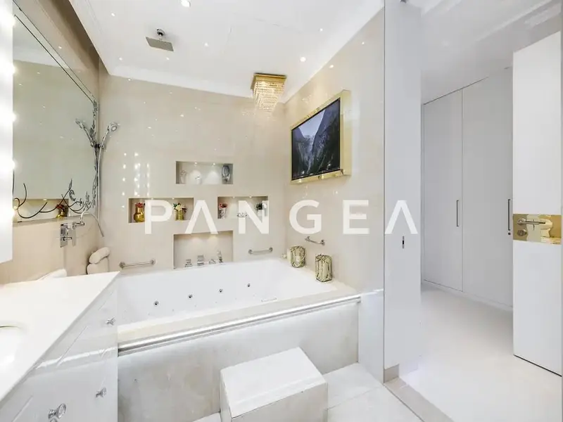 Upgraded | Beach Access | 5 Star Amenities