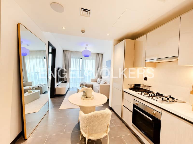 Premium Furniture | Prime Location | Stunning View Premium Furniture | Prime Location | Stunning View