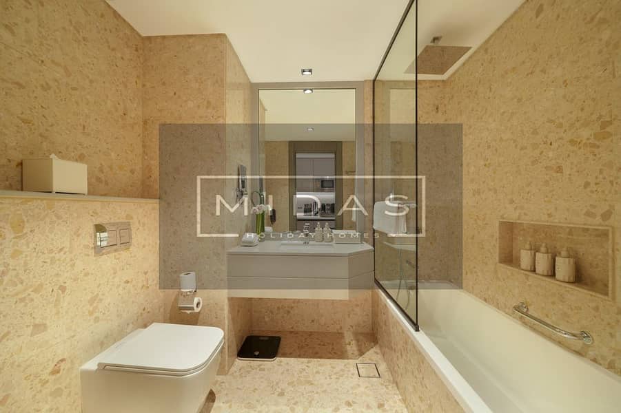 7 King - Bathroom 1.1. jpg