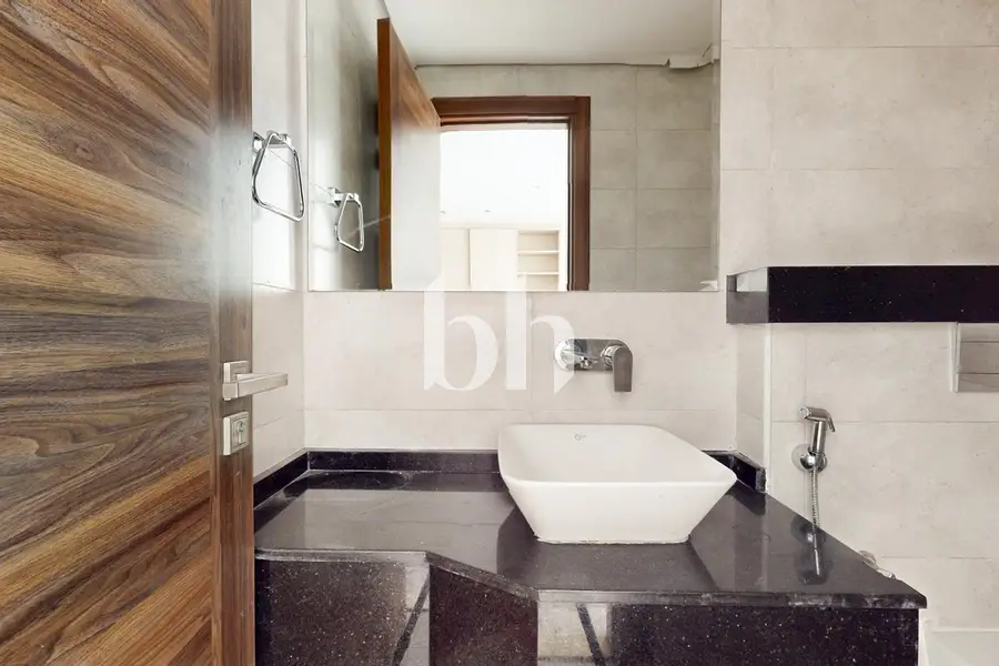 Flexible term |Unfurnished |W/ Balcony and parking