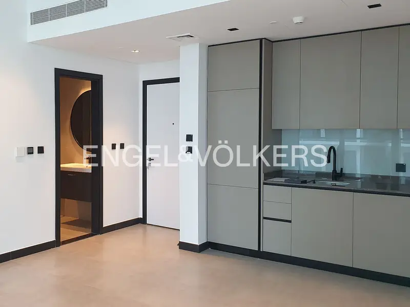 Canal View | Luxury Living | Vacant