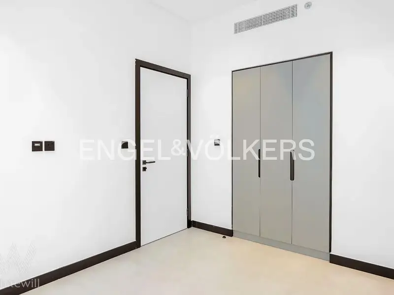 Canal View | Luxury Living | Vacant
