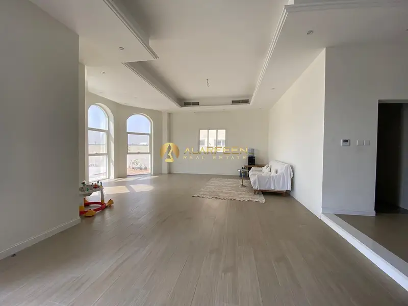 Luxury Living | 5 BR Villa | Prime Location