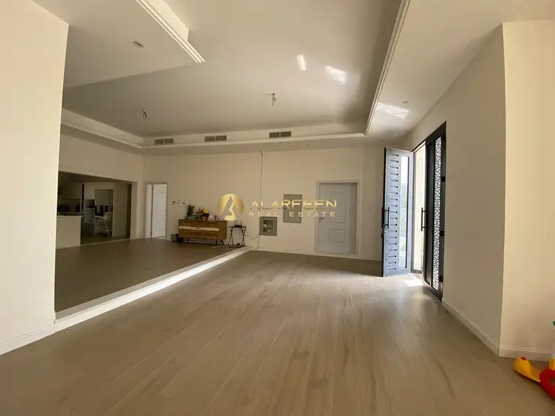 Luxury Living | 5 BR Villa | Prime Location