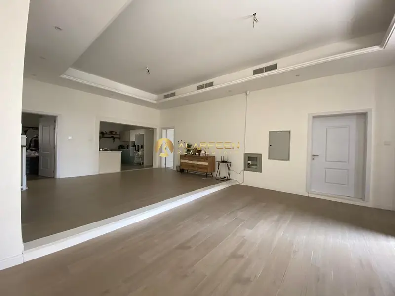 Luxury Living | 5 BR Villa | Prime Location