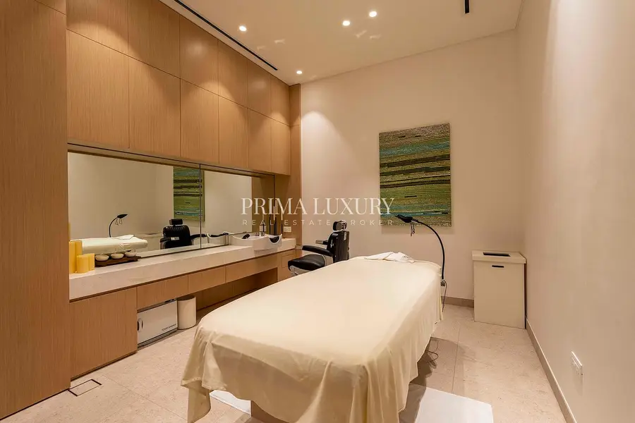High Ceiling | Canal View | Luxury 2BR Simplex