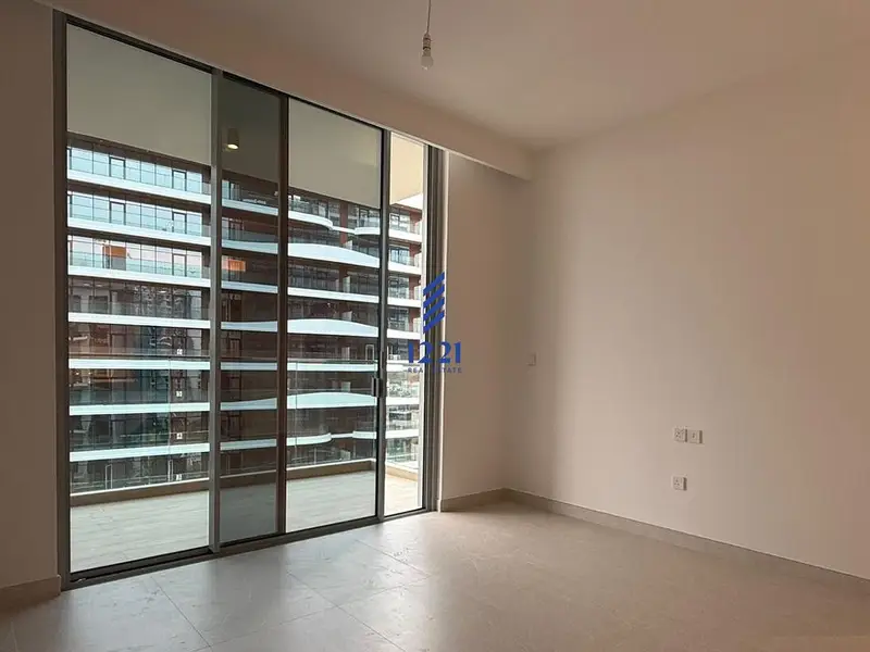 CONTEMPORARY LIVING | SPACIOUS | UNFURNISHED
