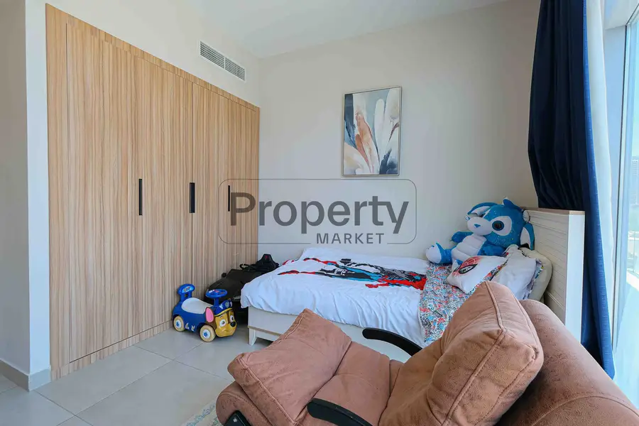 Well-Maintained | Balcony | Large Layout |Occupied