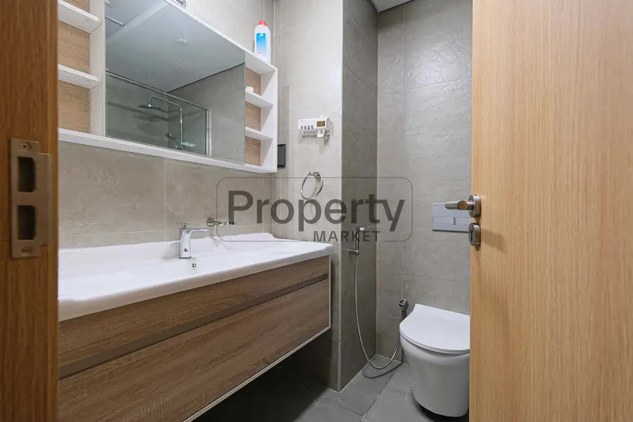 Well-Maintained | Balcony | Large Layout |Occupied