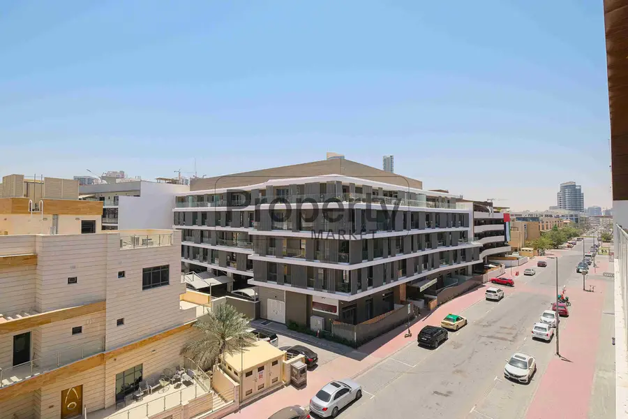Well-Maintained | Balcony | Large Layout |Occupied