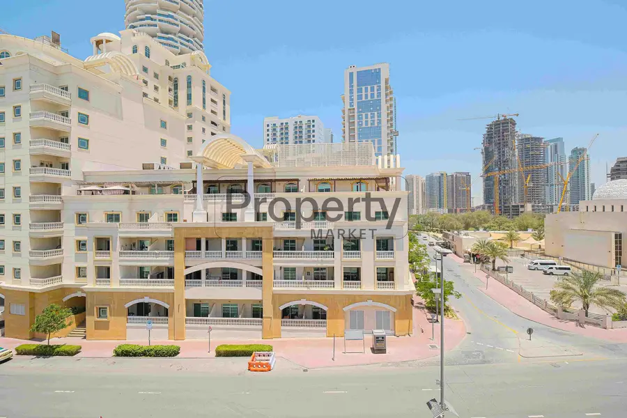 Well-Maintained | Balcony | Large Layout |Occupied