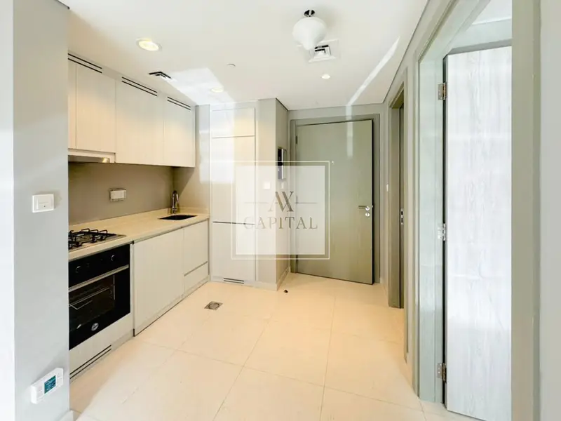 With Kitchen Appliances | Ready to Move | Modern