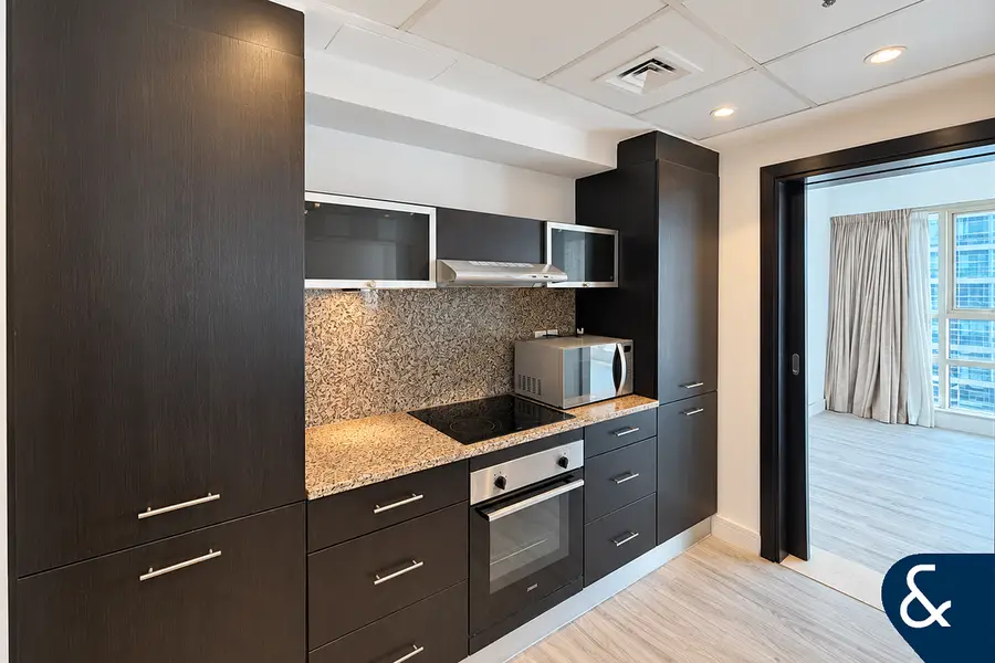 Large 1 Bedroom | Upgraded | Marina View