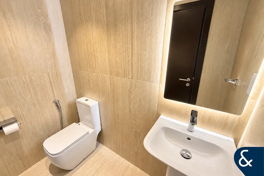 Large 1 Bedroom | Upgraded | Marina View