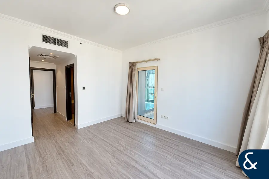 Large 1 Bedroom | Upgraded | Marina View